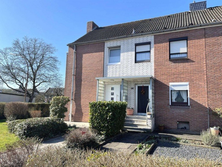 Vorderansicht Kamp-Lintfort Doppelhaush�lfte Gepflegte DHH mit 3 Garagen in bevorzugter ruhiger Wohnlage von Kamp-Lintfort