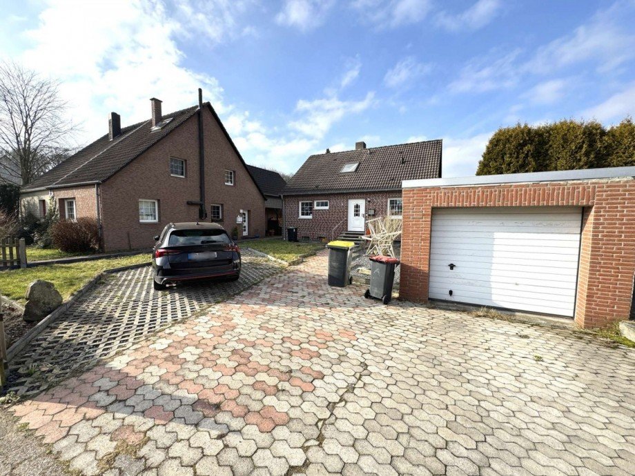 Hausansicht - Parkpl�tze Einfamilienhaus Kamp-Lintfort